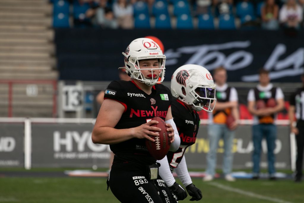 Quarterback Leon Dirmeier machte ein gutes Spiel. Foto: Fabian Uebe