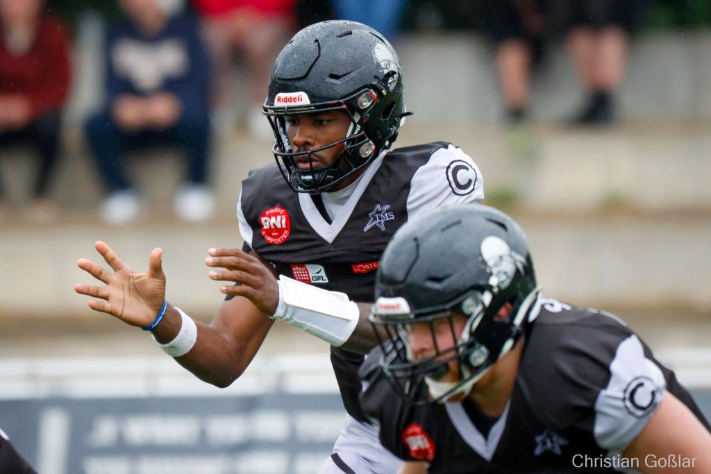 Quarterback Tyquell Fields